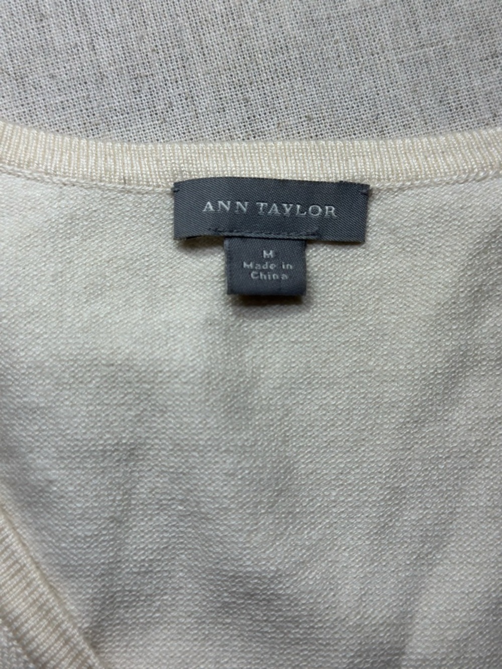 Ann Taylor Cream Silk cotton Blend Cardigan with Shell Flower Detail Women’s M - Picture 4 of 7